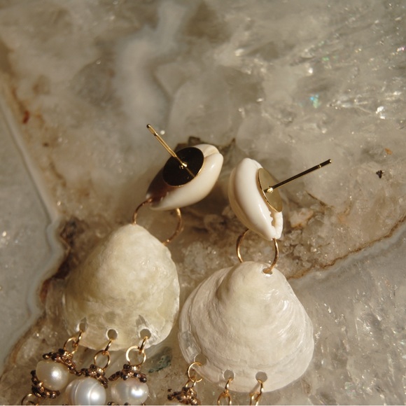 Shell & Pearl Earrings - Picture 4 of 4